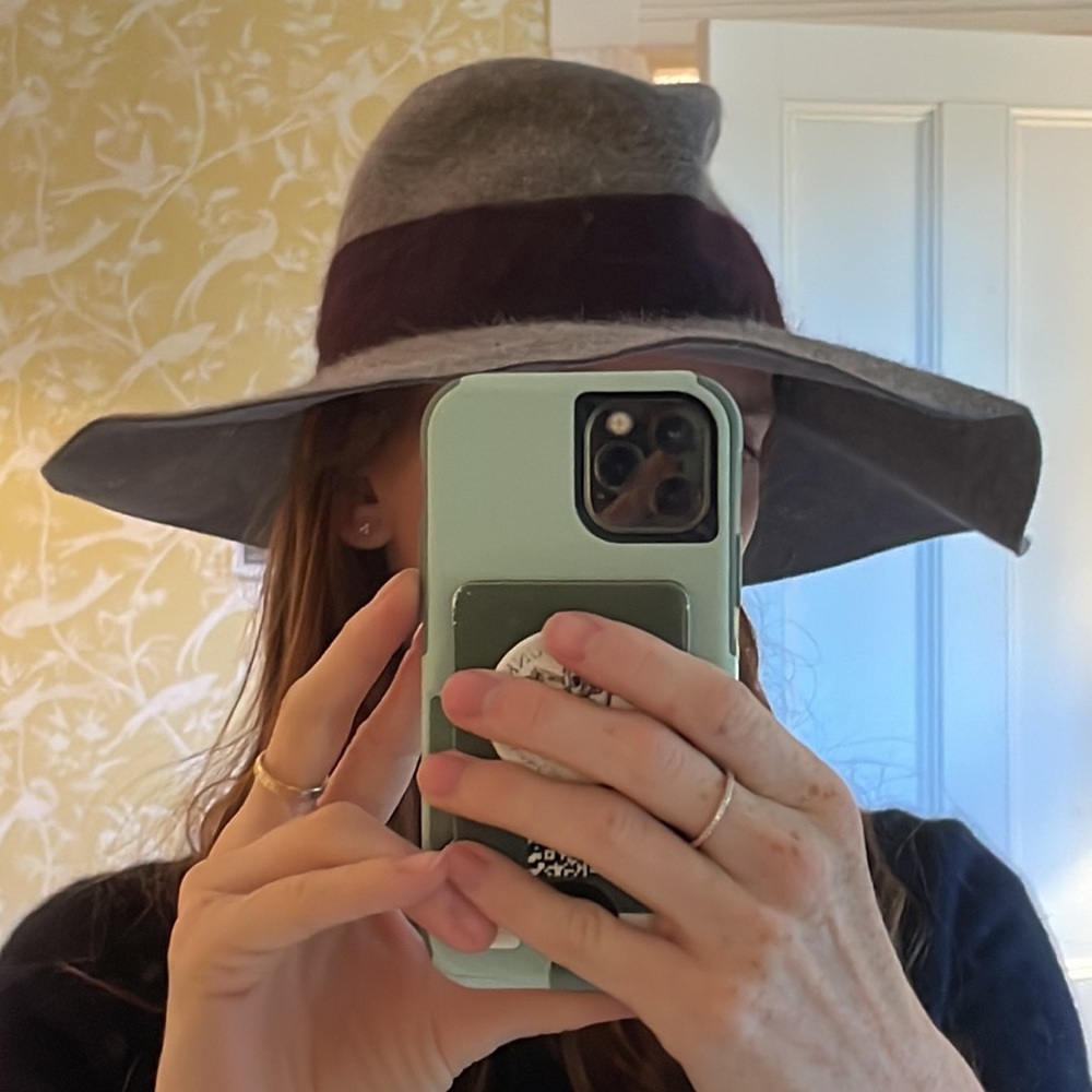 Lola Wool Hat, Grey with Purple Band